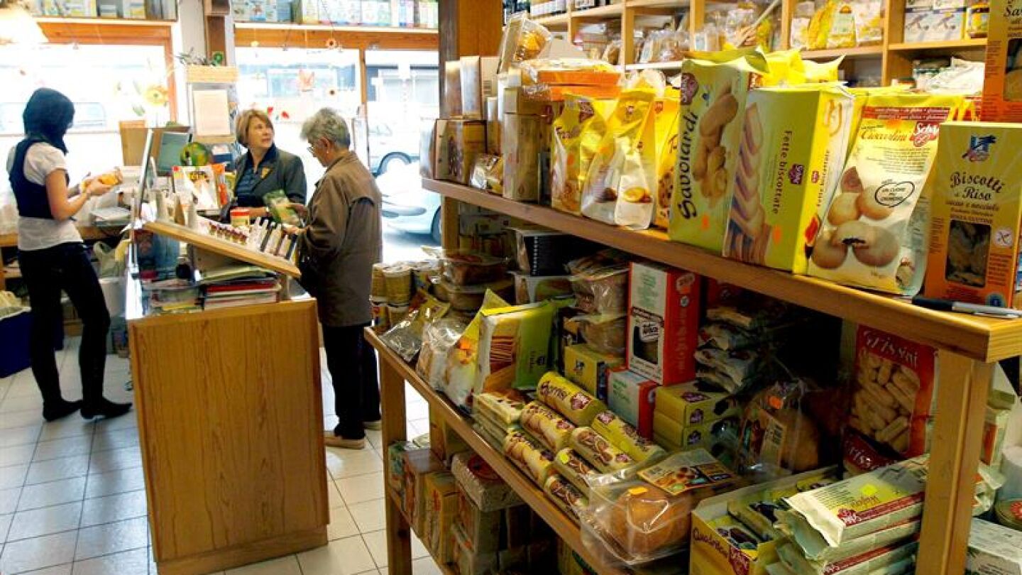 Un mostrador con productos espec&iacute;ficos para celiacos