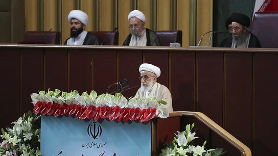 El ayatolá Ahmad Janatí en la reunión inaugural de la Asamblea de Expertos en Teherán, Irán El ayatolá Ahmad Janatí en la reunión inaugural de la Asamblea de Expertos en Teherán, Irán