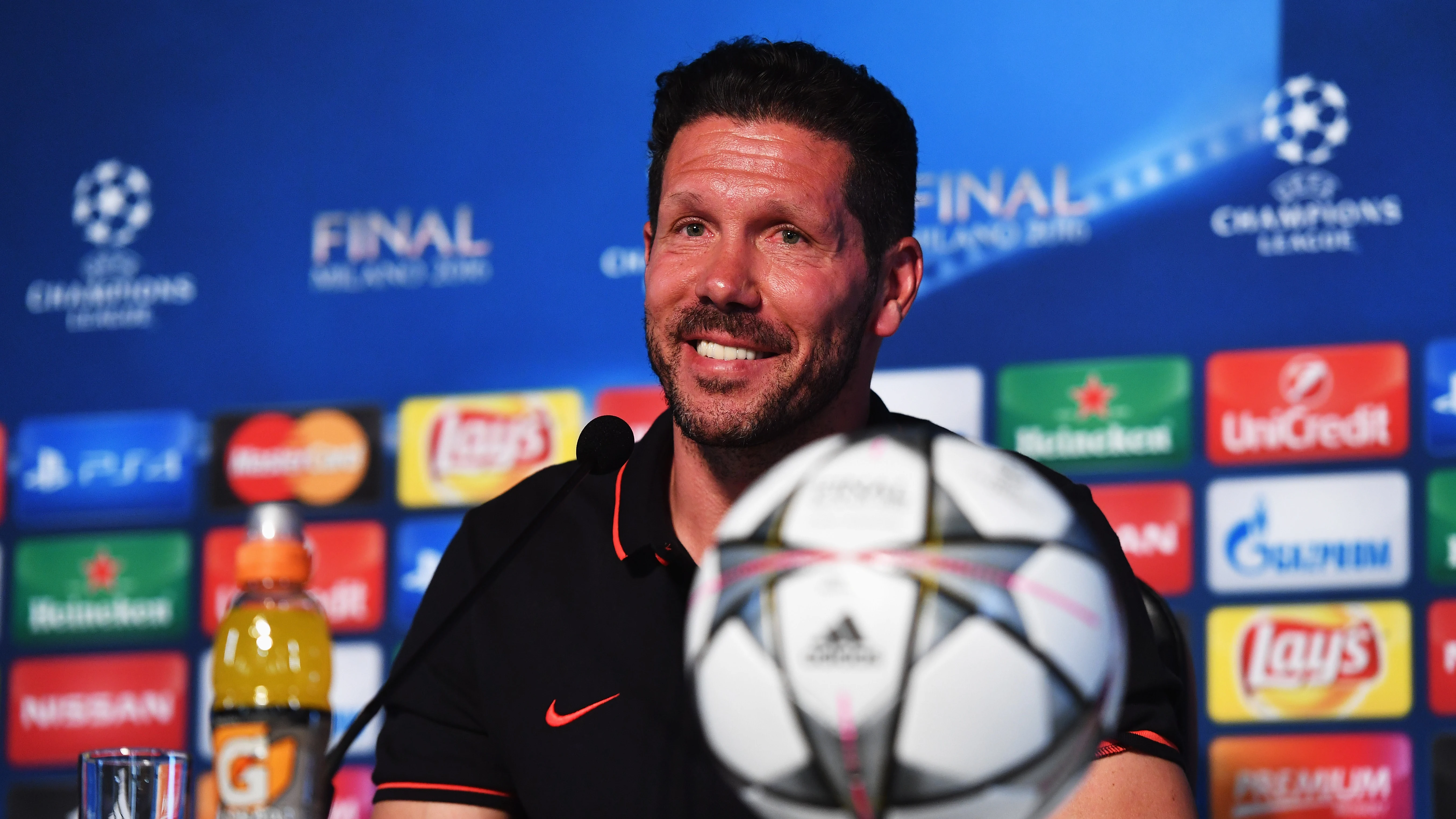 Simeone, sonriente durante la rueda de prensa