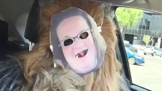 Chewbacca se pone la careta Chewbacca se pone la careta