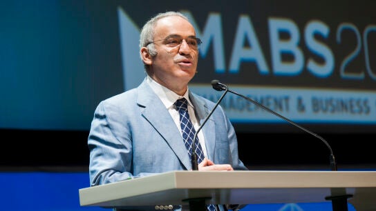 Gary Kasp&aacute;rov durante el Management & Business Summit 2016
