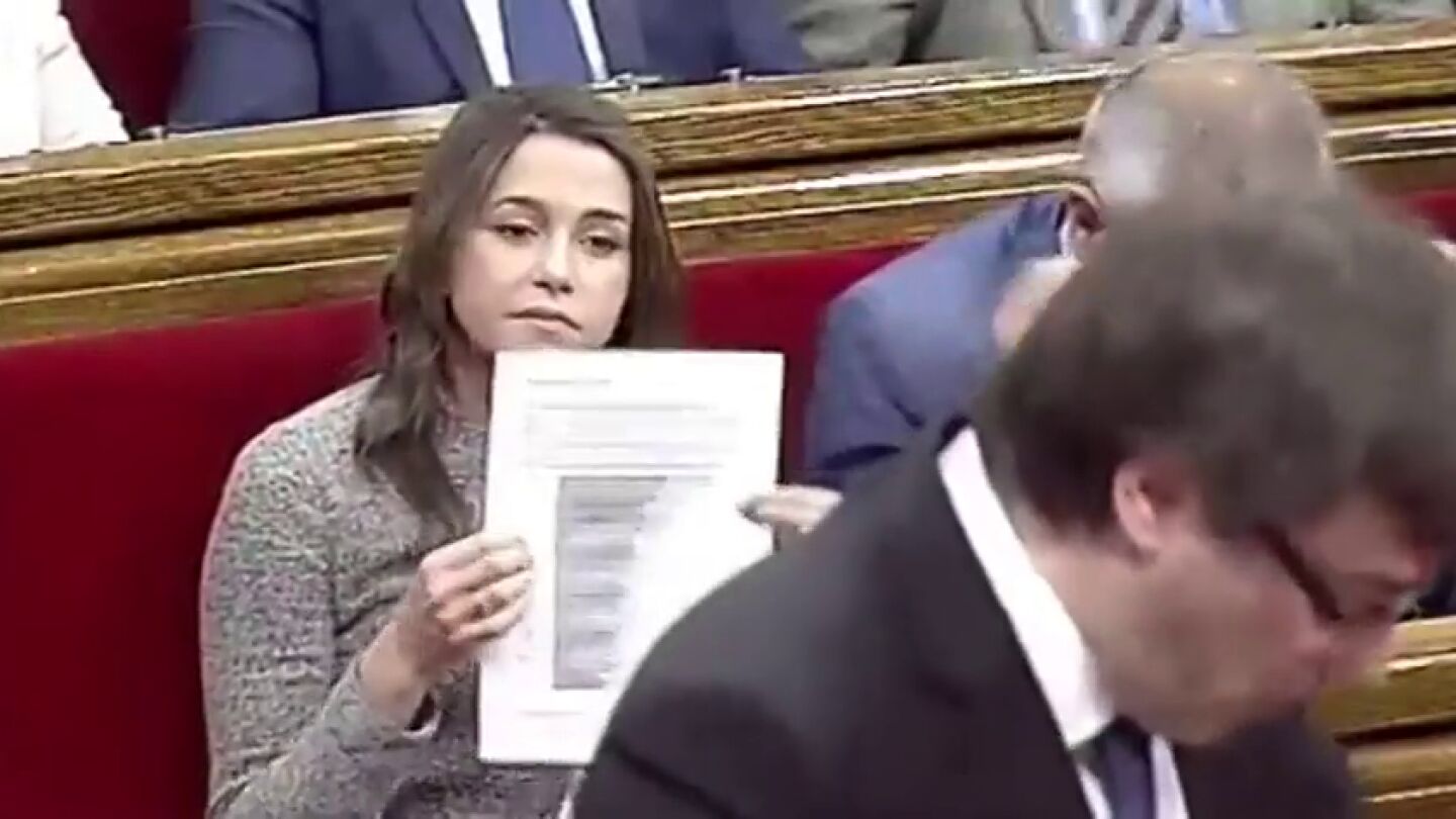 Frame 121.71837 de: Puigdemont, a Arrimadas: "Ya que hablamos de ense&ntilde;anza, un poco de educaci&oacute;n no ir&iacute;a mal"
