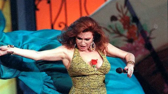 La cantante Rocío Jurado durante su actuación en el Festival de la OTI La cantante Rocío Jurado durante su actuación en el Festival de la OTI