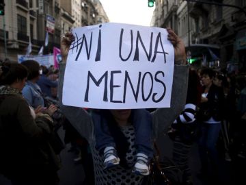 Miles de manifestantes en Argentina exigen medidas eficaces contra la violencia machista Miles de manifestantes en Argentina exigen medidas eficaces contra la violencia machista