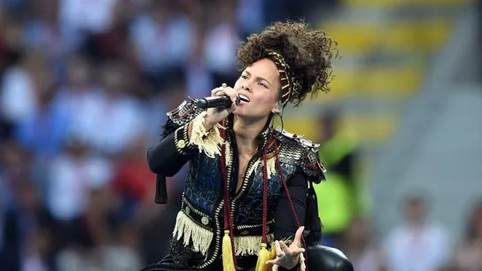 Alicia Keys en la final de la Champions Alicia Keys en la final de la Champions