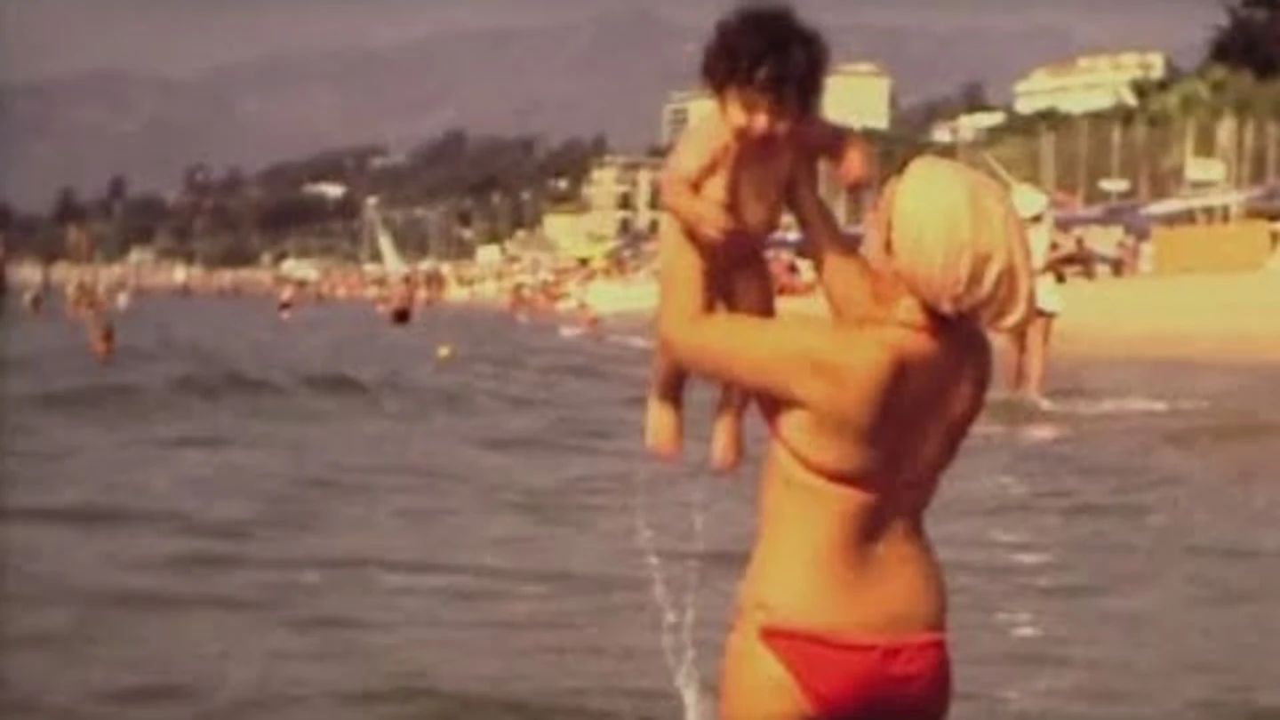 ‘Tus hijos no recordarán tus michelines ni tu culo flácido. Te recordarán a ti’, el emotivo video contra los complejos de las mujeres ‘Tus hijos no recordarán tus michelines ni tu culo flácido. Te recordarán a ti’, el emotivo video contra los complejos de las mujeres