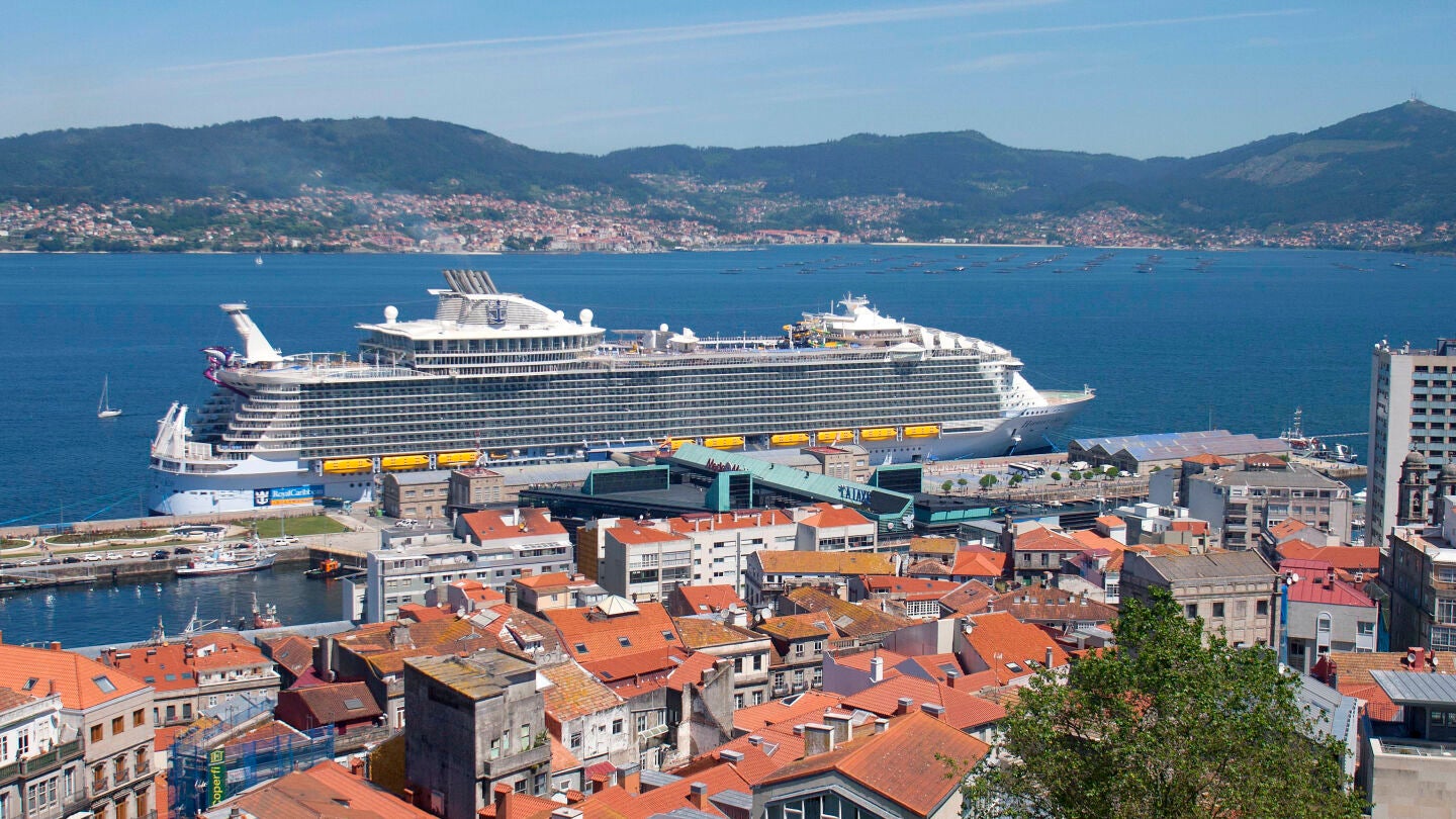 El crucero m&aacute;s grande del mundo en su escala en Vigo