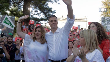 Susana Díaz y Pedro Sánchez, en un acto de campaña