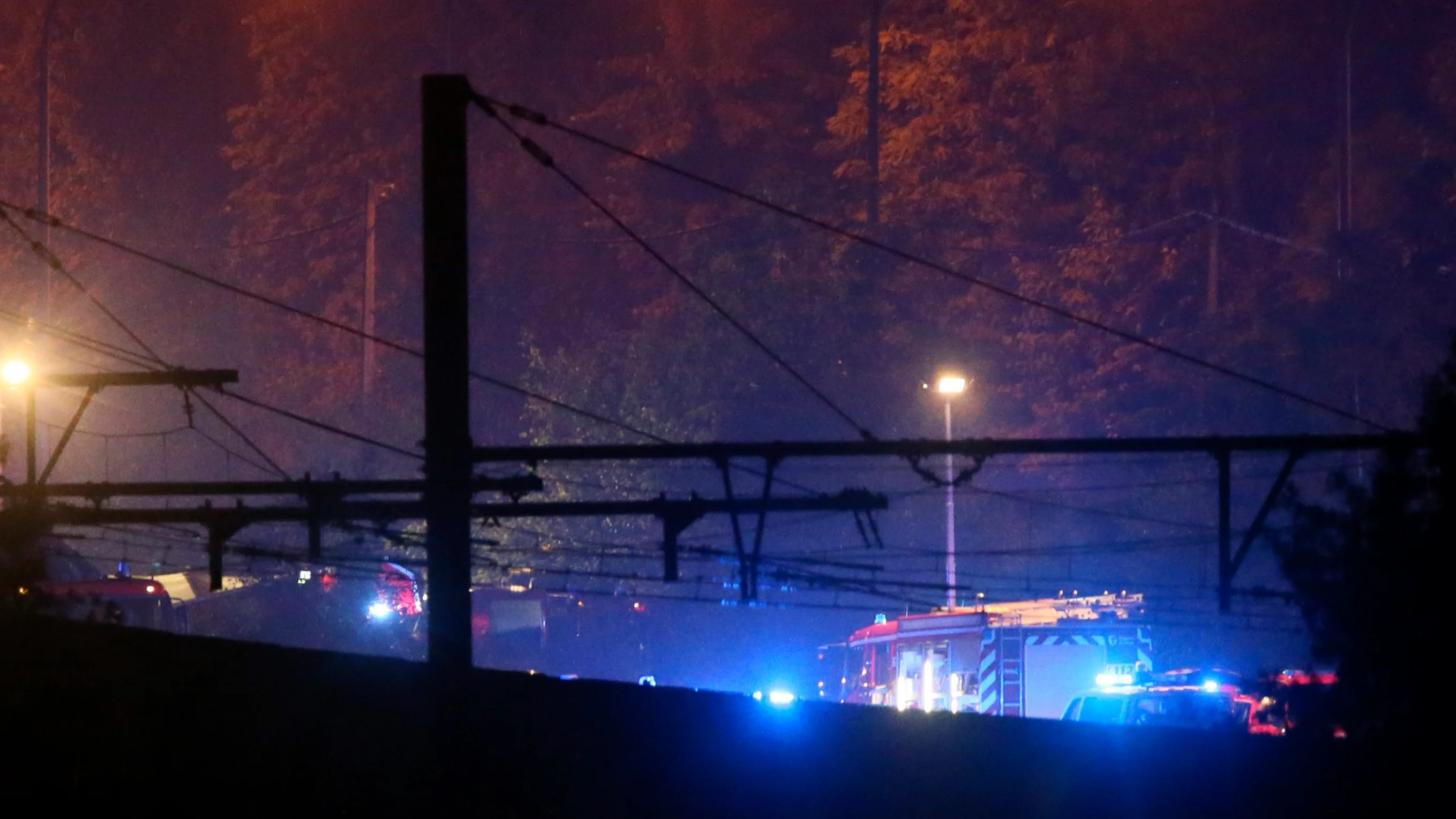 Vista de la operación rescate tras el choque de dos trenes en Lieja