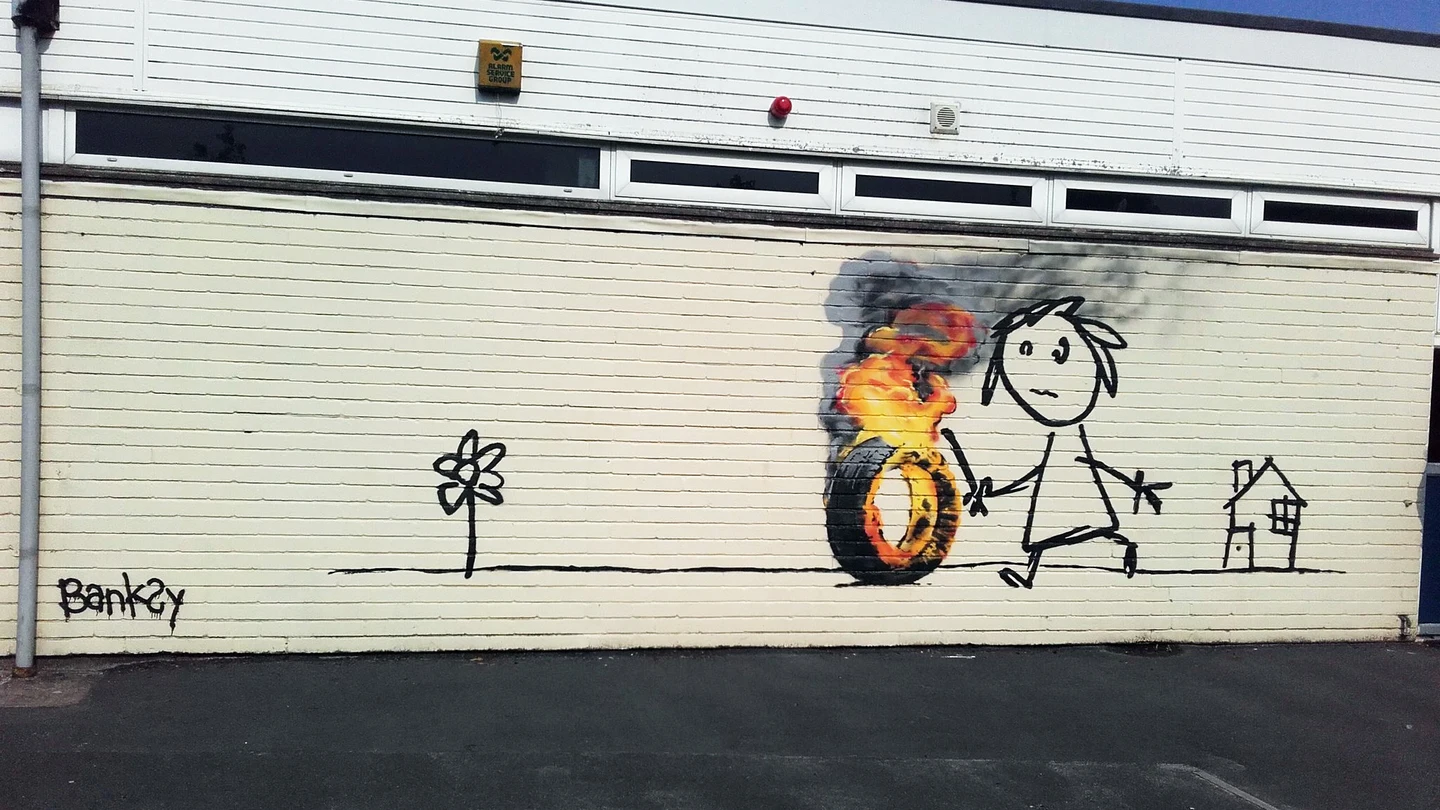 Mural hecho por Banksy para una escuela de Bristol Mural hecho por Banksy para una escuela de Bristol