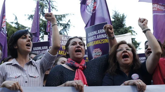 Mujeres protestan contra Erdogan Mujeres protestan contra Erdogan