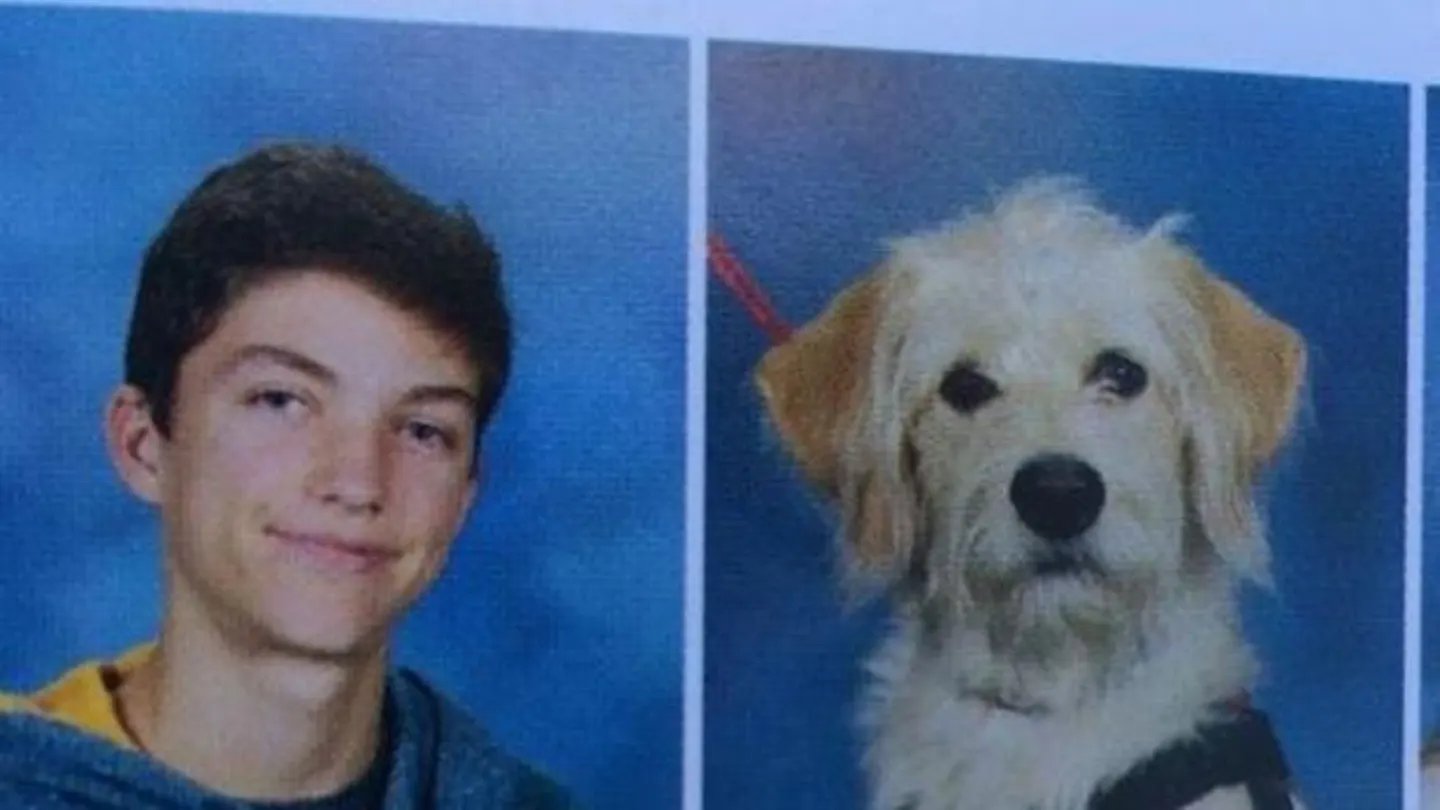 Harry junto a su mascota Taffy, en la foto del anuario Harry junto a su mascota Taffy, en la foto del anuario
