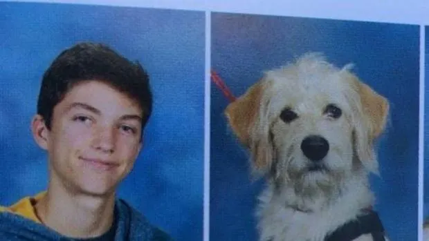 Harry junto a su mascota Taffy, en la foto del anuario