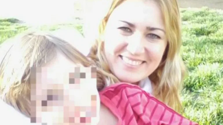 Silvia Banegas, en una foto junto a su hijo 