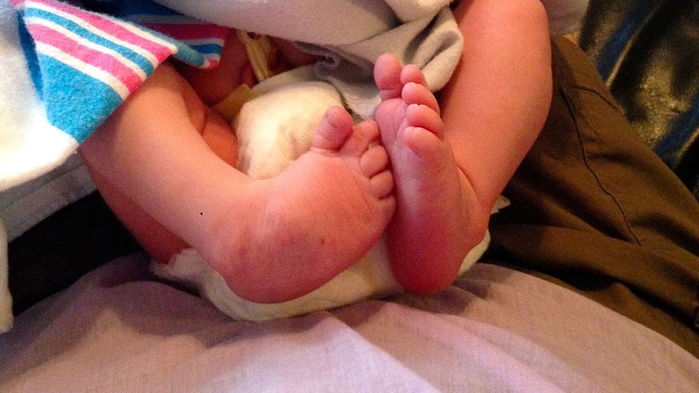 Imagen de los pies de un reci&eacute;n nacido