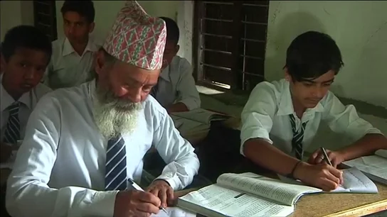 Frame 16.887282 de: Durga Kami, el nepalí que decidió volver a la escuela con 68 años Frame 16.887282 de: Durga Kami, el nepalí que decidió volver a la escuela con 68 años