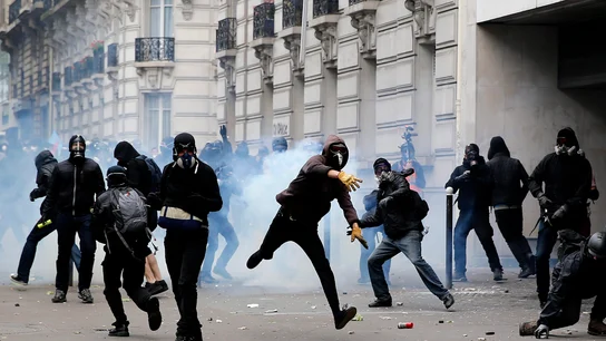 Disturbios entre la Policía y los manifestantes que se oponen a la reforma laboral de Francia Disturbios entre la Policía y los manifestantes que se oponen a la reforma laboral de Francia