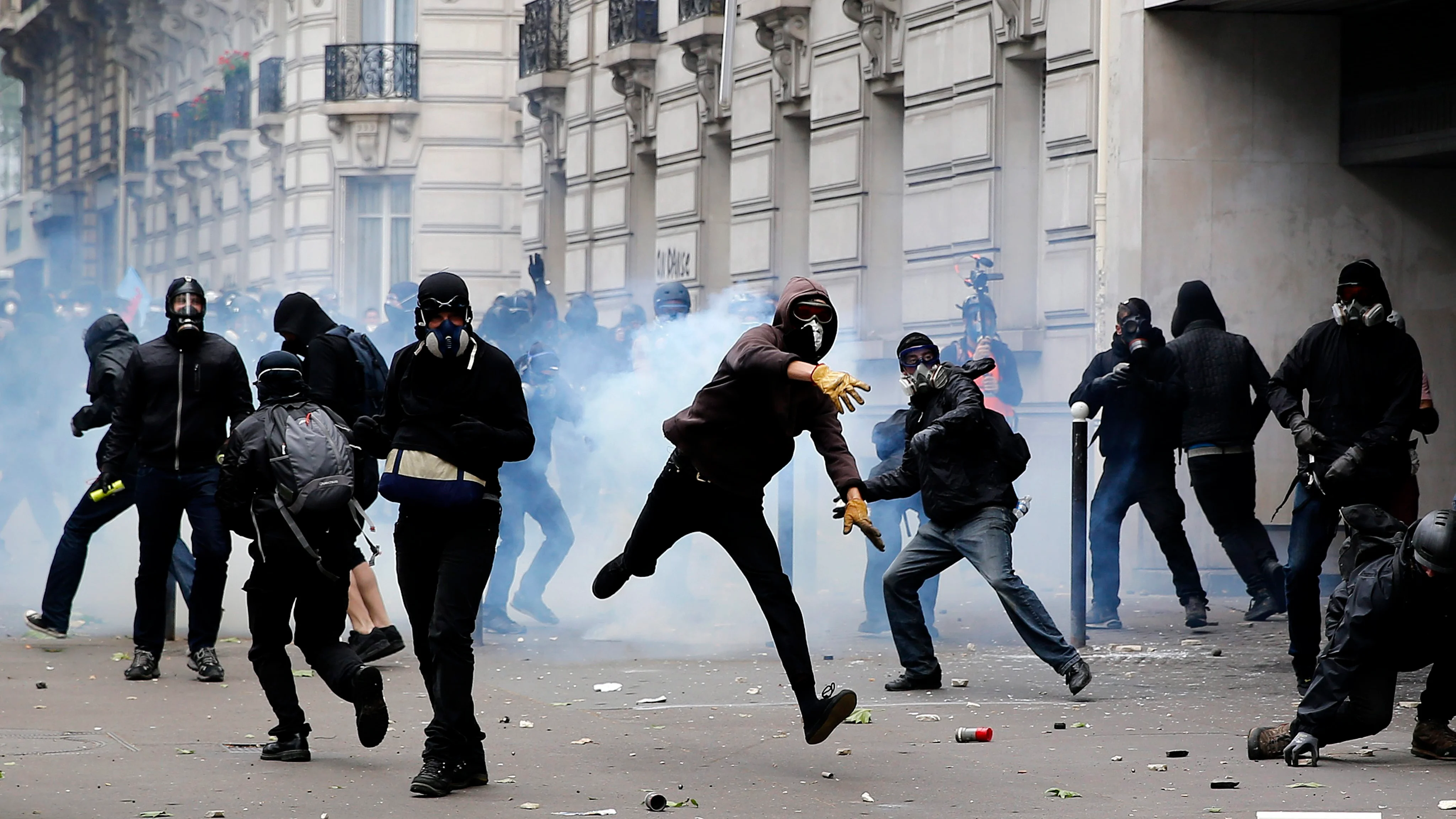 Disturbios entre la Policía y los manifestantes que se oponen a la reforma laboral de Francia