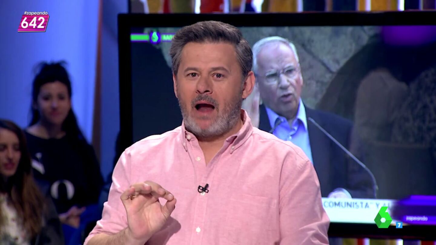 Frame 85.232238 de: Miki Nadal al estilo de chiquito de la calzada imita a Alfonso Guerra: &ldquo;Quieres acabar con los socialistas bramido de la pradera&rdquo;