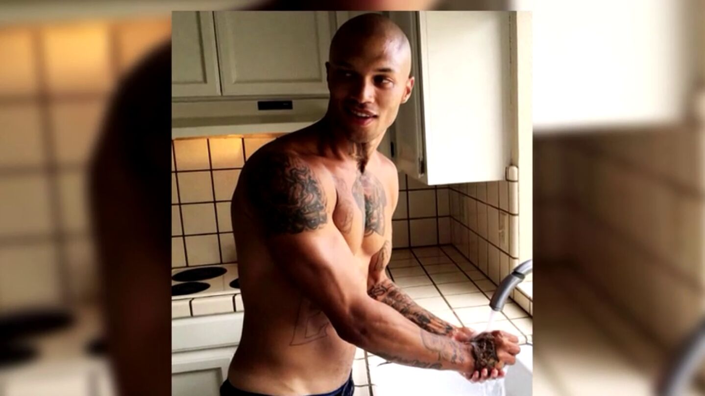 Jeremy Meeks, uno de los delincuentes m&aacute;s atractivos del mundo, debuta como modelo