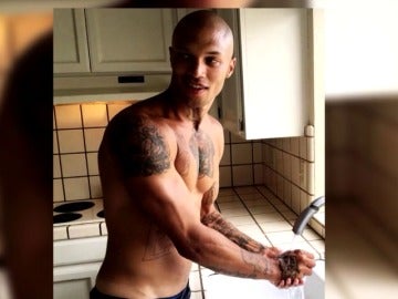 Jeremy Meeks, uno de los delincuentes más atractivos del mundo, debuta como modelo Jeremy Meeks, uno de los delincuentes más atractivos del mundo, debuta como modelo