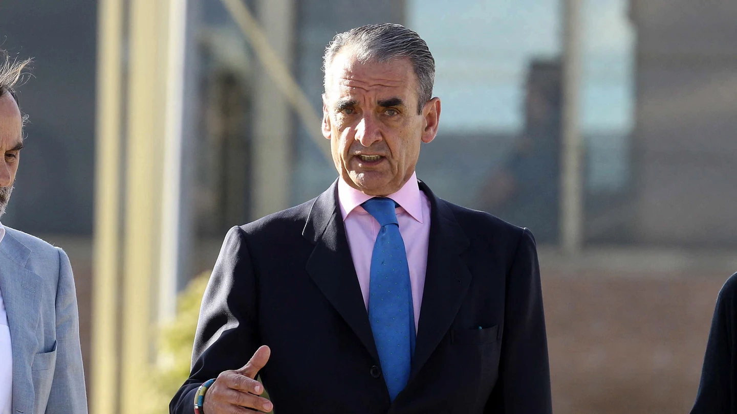 Mario Conde abandona la prisión de Soto del Real Mario Conde abandona la prisión de Soto del Real