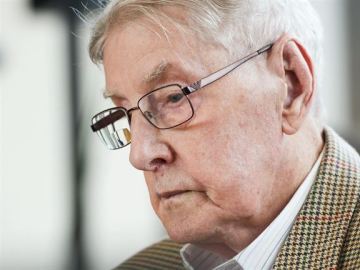 Cinco años de cárcel para un exguardia de Auschwitz por su complicidad en el exterminio de 170.000 personas Cinco años de cárcel para un exguardia de Auschwitz por su complicidad en el exterminio de 170.000 personas