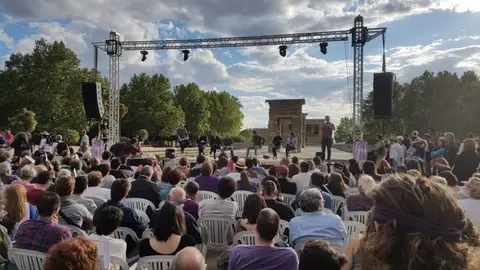 Un momento del acto de Podemos en el Templo de Debod Un momento del acto de Podemos en el Templo de Debod
