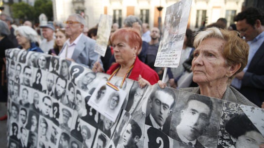 Concentraci&oacute;n de la Memoria Hist&oacute;rica en la Puerta del Sol de Madrid