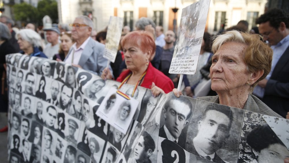 Concentración de la Memoria Histórica en la Puerta del Sol de Madrid
