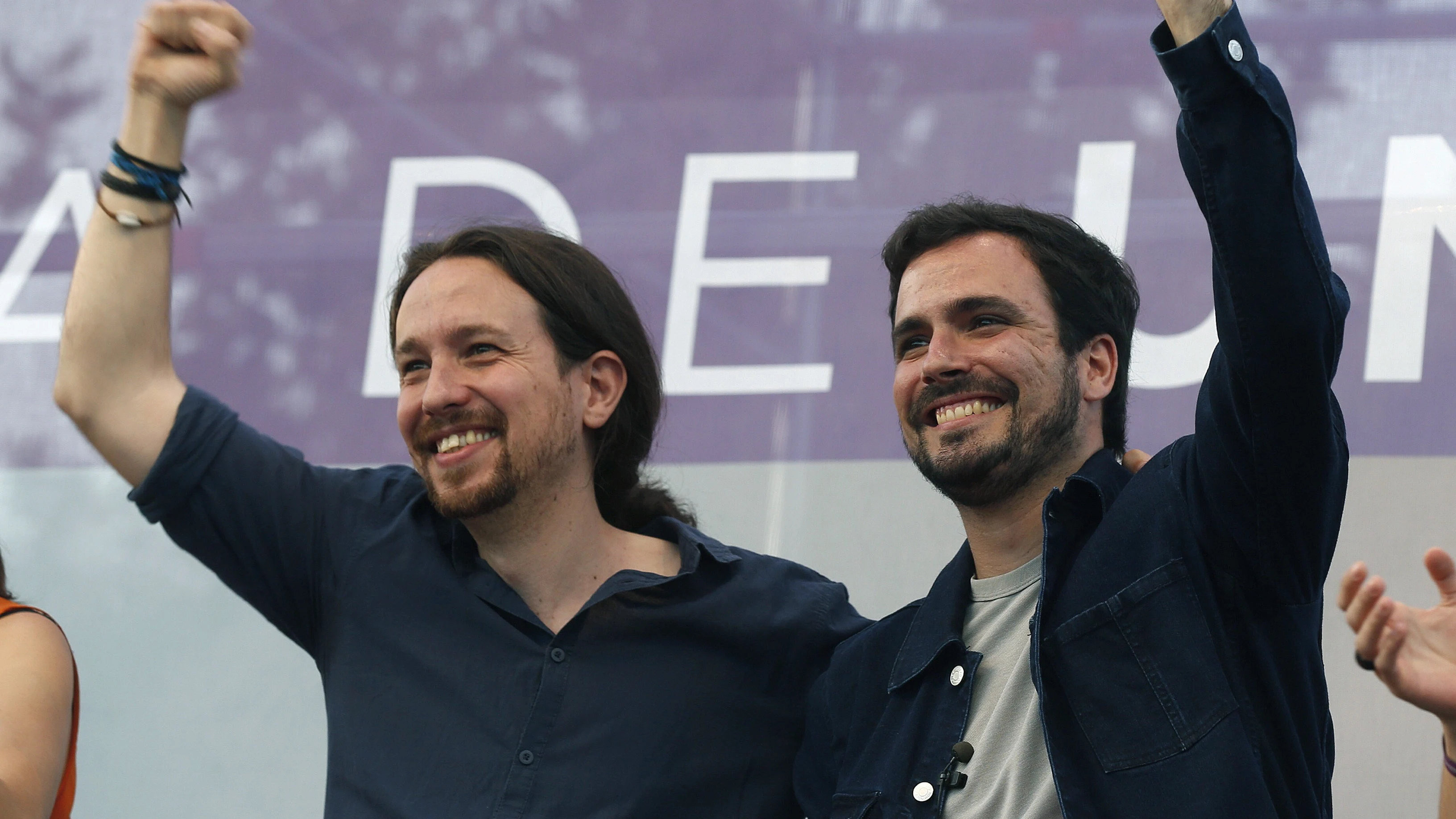 Pablo Iglesias y Alberto Garzón durante el mitin de cierre de la campaña electoral de Unidos Podemos