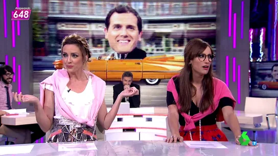 Frame 62.65064 de: Puchi y Cuqui: "Bamboleo bambolea, porque mi visa yo la uso con frenesí. Bamboleo, Bambolea me voy a Ibiza a lucir tipin" Frame 62.65064 de: Puchi y Cuqui: "Bamboleo bambolea, porque mi visa yo la uso con frenesí. Bamboleo, Bambolea me voy a Ibiza a lucir tipin"