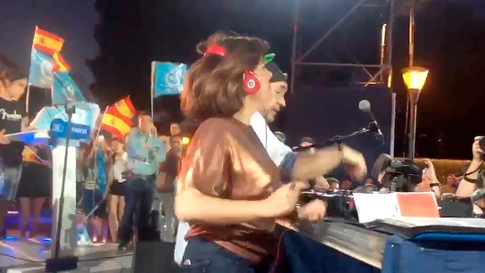 Soraya Sáenz de Santamaría bailando 'la gozadera' Soraya Sáenz de Santamaría bailando 'la gozadera'