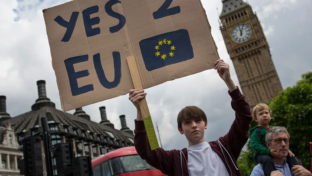 Joven clama contra el Brexit