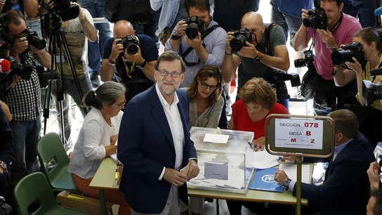 Mariano Rajoy antes de votar Mariano Rajoy antes de votar
