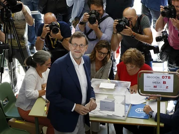 Mariano Rajoy antes de votar
