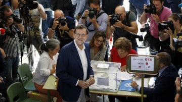 Mariano Rajoy antes de votar