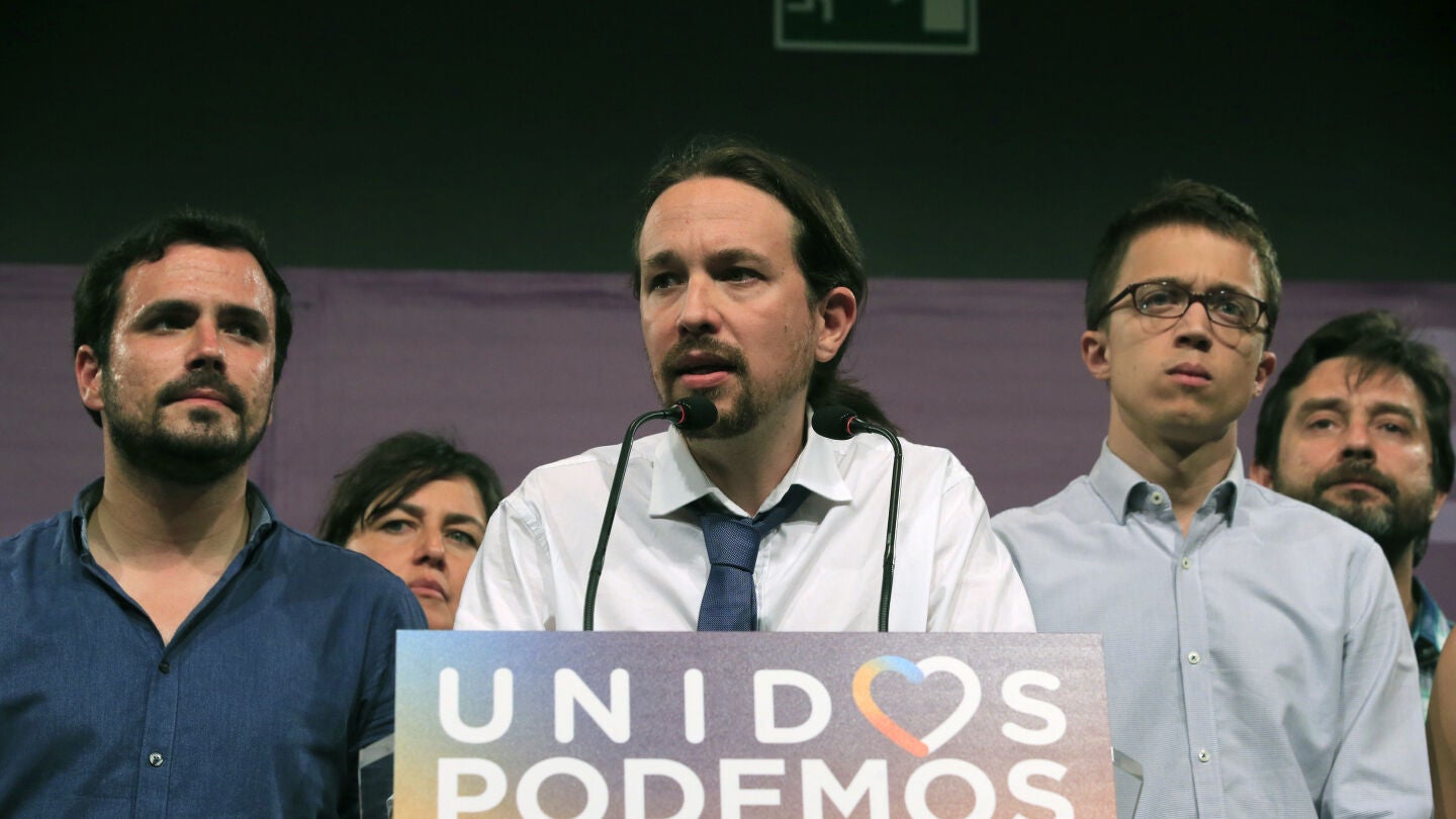 Pablo Iglesias junto a Garz&oacute;n y Errej&oacute;n