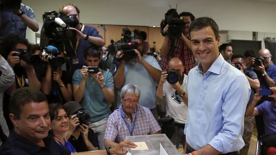 Pedro Sánchez votando Pedro Sánchez votando