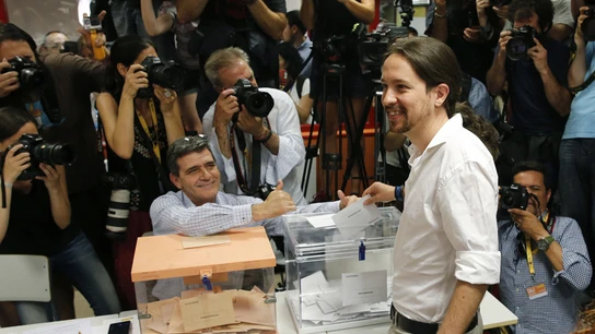 Pablo Iglesias votando Pablo Iglesias votando
