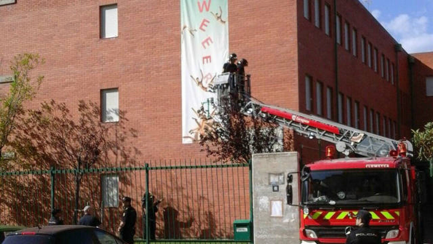 Retiran una pancarta contra Wert en el IES Andal&aacute;n