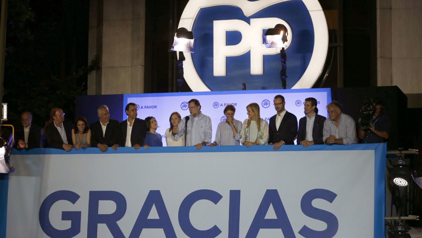 Celebraci&oacute;n en el balc&oacute;n de la sede del PP por el 26J
