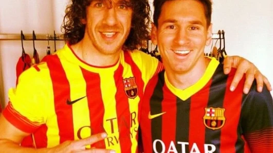 Carles Puyol junto a Leo Messi