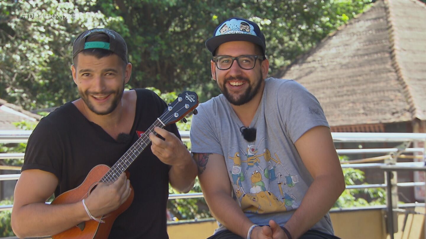 Mat&iacute;as y Nabil le cantan una canci&oacute;n a Cristina Pedroche