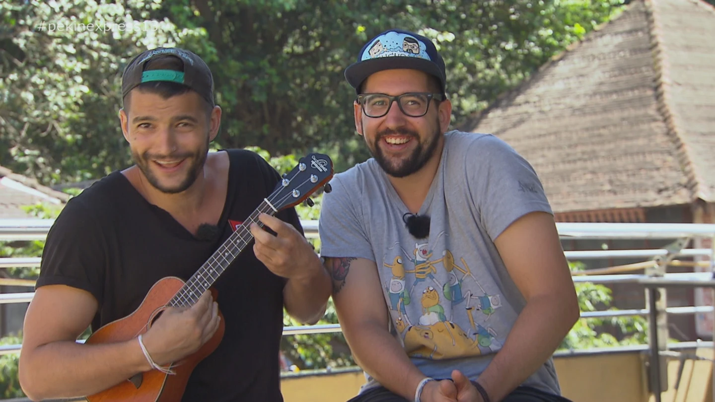 Matías y Nabil le cantan una canción a Cristina Pedroche Matías y Nabil le cantan una canción a Cristina Pedroche