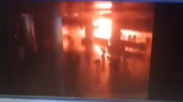 Primeras imágenes del atentado en el aeropuerto de Estambul