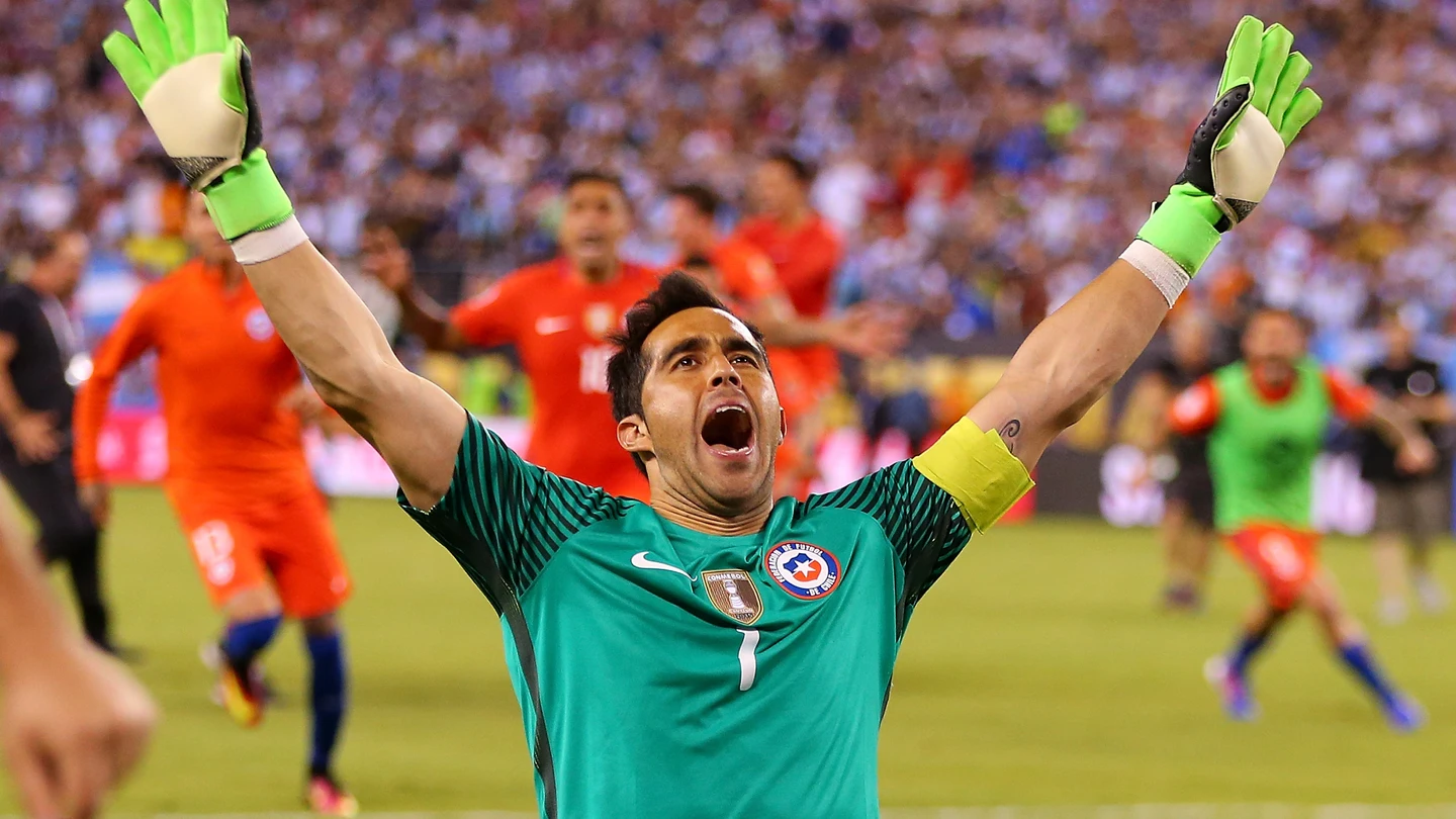 Claudio Bravo al quedar campeón de la Copa América 2016 Claudio Bravo al quedar campeón de la Copa América 2016