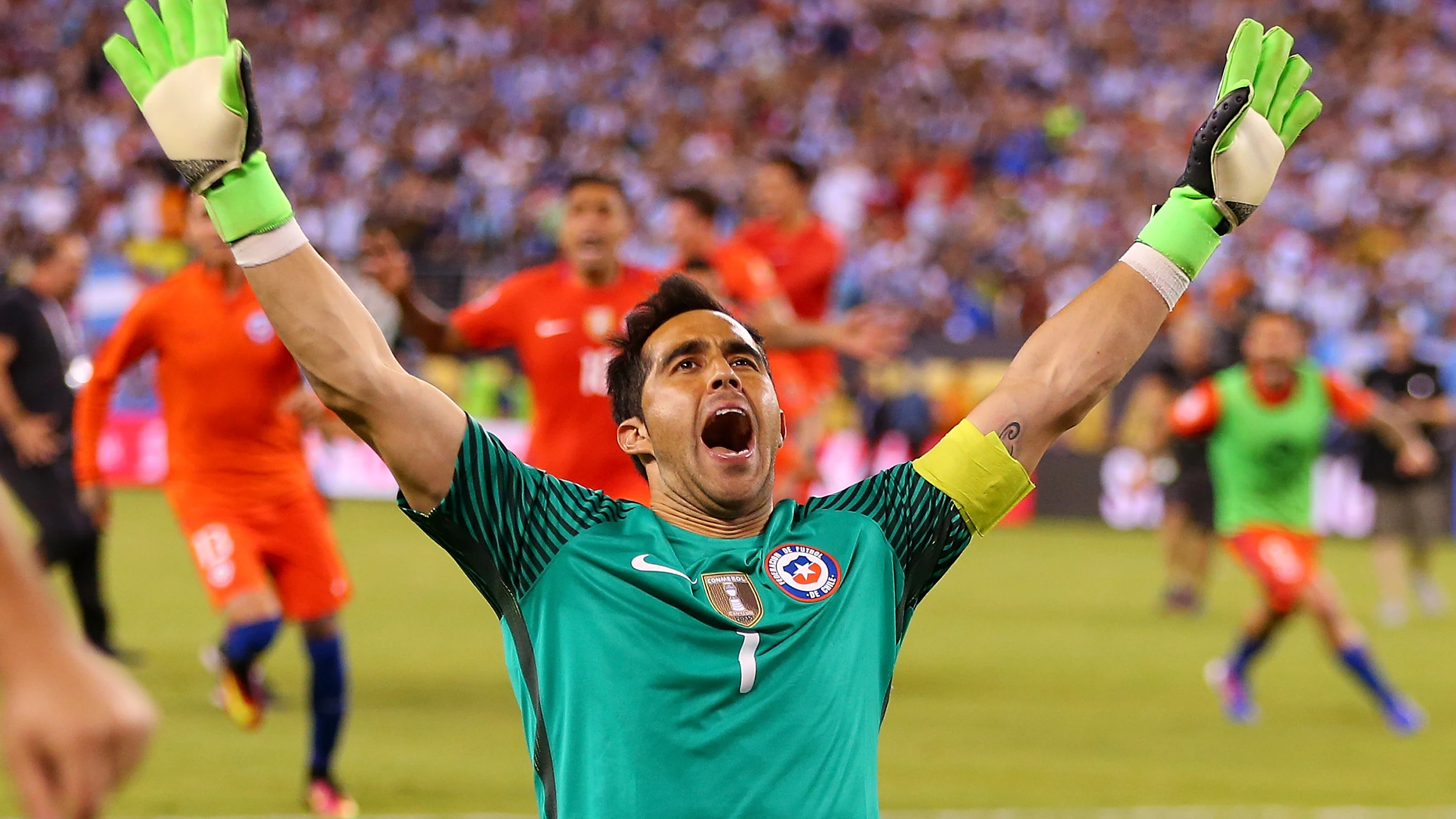Claudio Bravo al quedar campeón de la Copa América 2016 Claudio Bravo al quedar campeón de la Copa América 2016