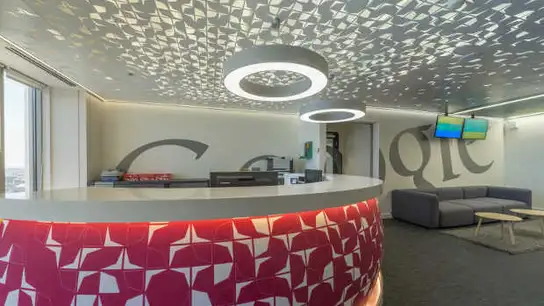 Imagen de la oficina de Google en su sede en la Torre Picasso Imagen de la oficina de Google en su sede en la Torre Picasso