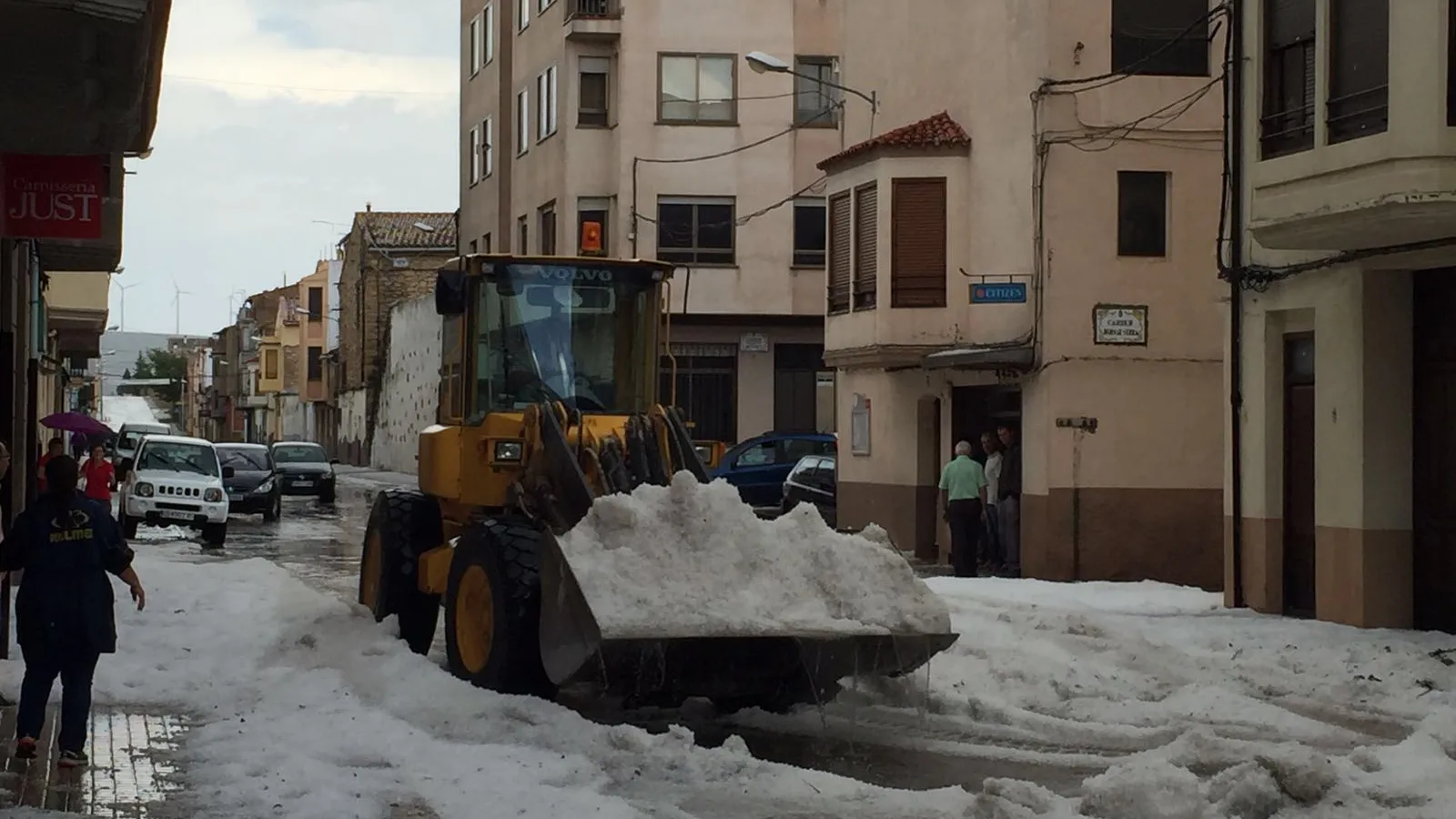 Las máquinas ayudaron a normalizar la situación tras la granizada